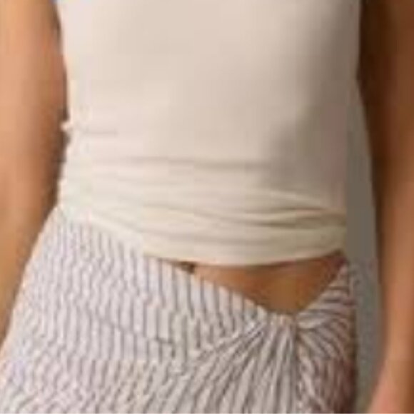 Brand New Pilcro Sporty Scoop-Neck Cropped Tank - Picture 4 of 6